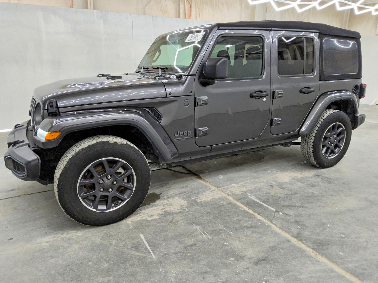 2021 Jeep Wrangler Unlimited 80th Anniversary, VIN 1C4HJXDN3MW712097 — Фото с аукциона 1 of 4
