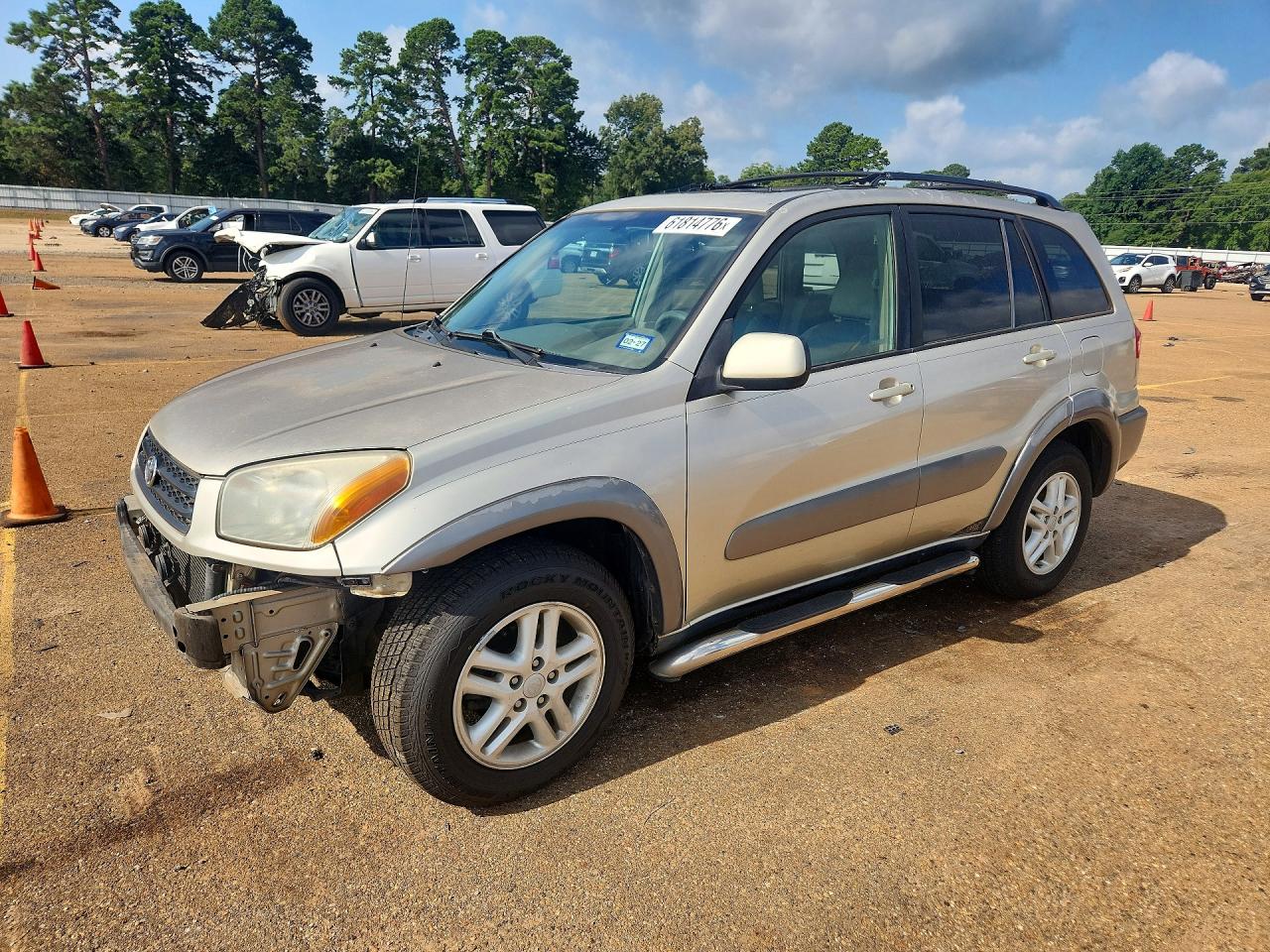 2001 Toyota RAV4, VIN JTEGH20V410023616 — Front end