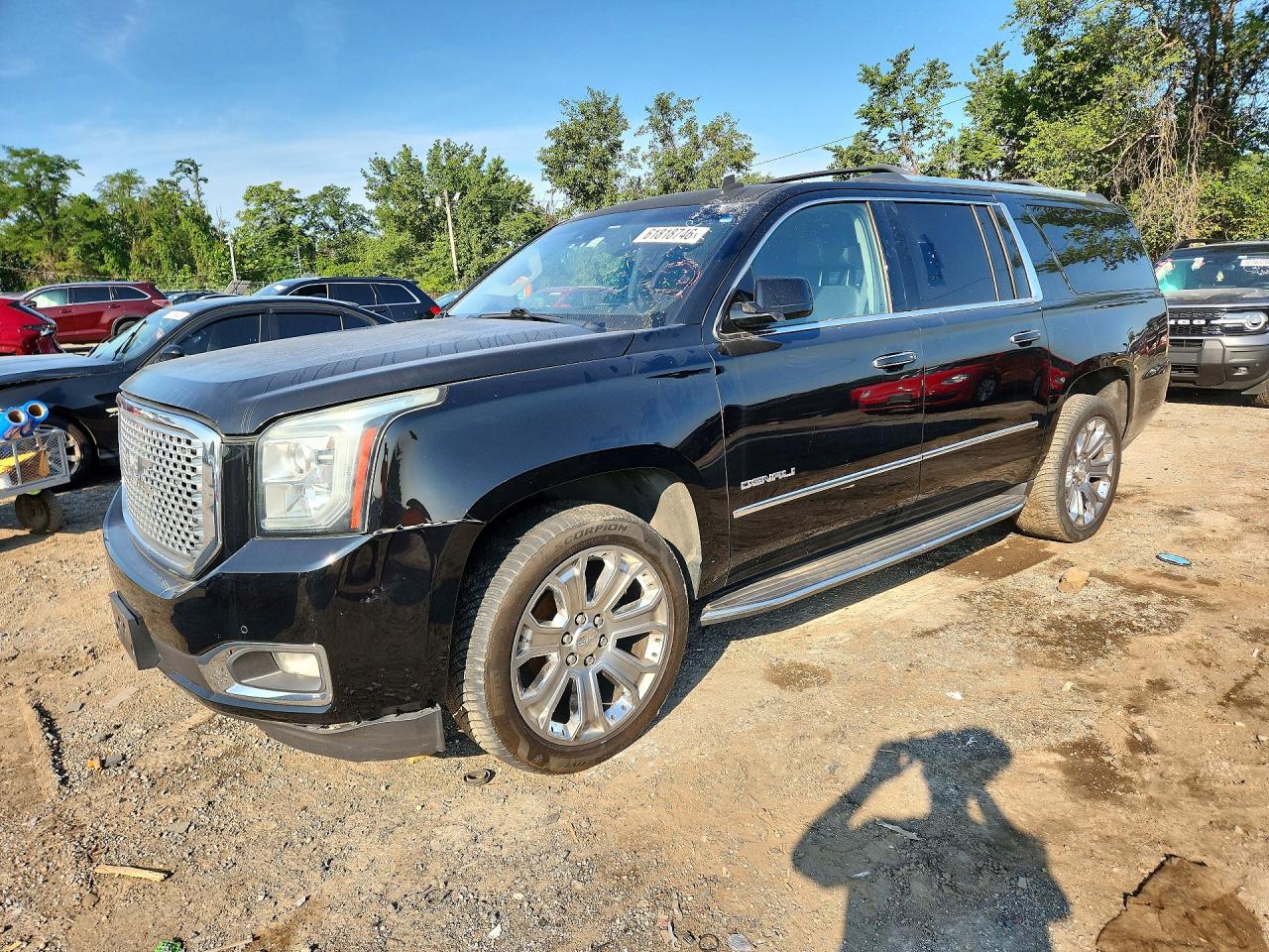 2015 GMC Yukon XL Denali, VIN 1GKS2JKJ1FR172125 — Minor dents and scratches