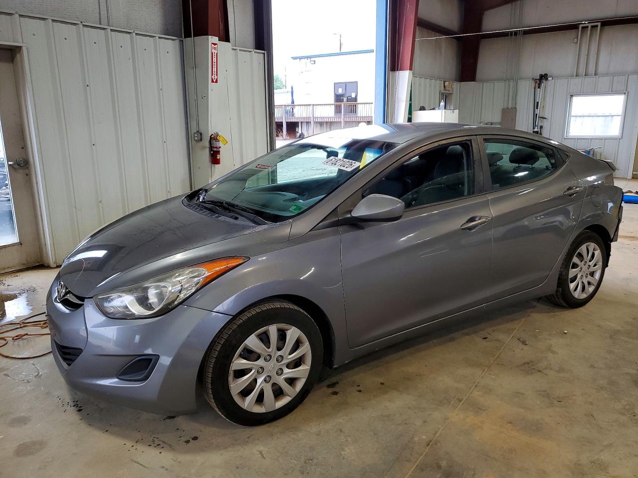 2011 Hyundai Elantra GLS, VIN 5NPDH4AE5BH036090 — Rear end
