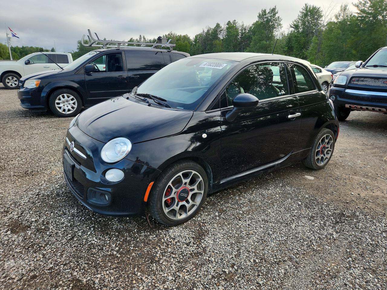 2015 FIAT 500 Sport, VIN 3C3CFFBR4FT561943 — Minor dents and scratches