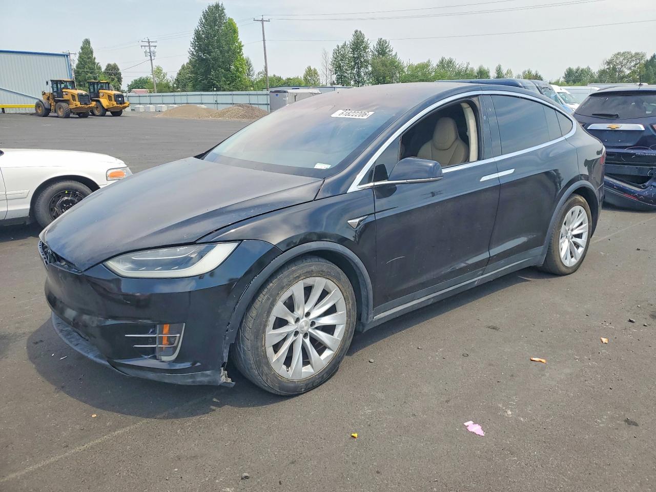 2017 Tesla Model X 90D, VIN 5YJXCBE2XHF049392 — Front end