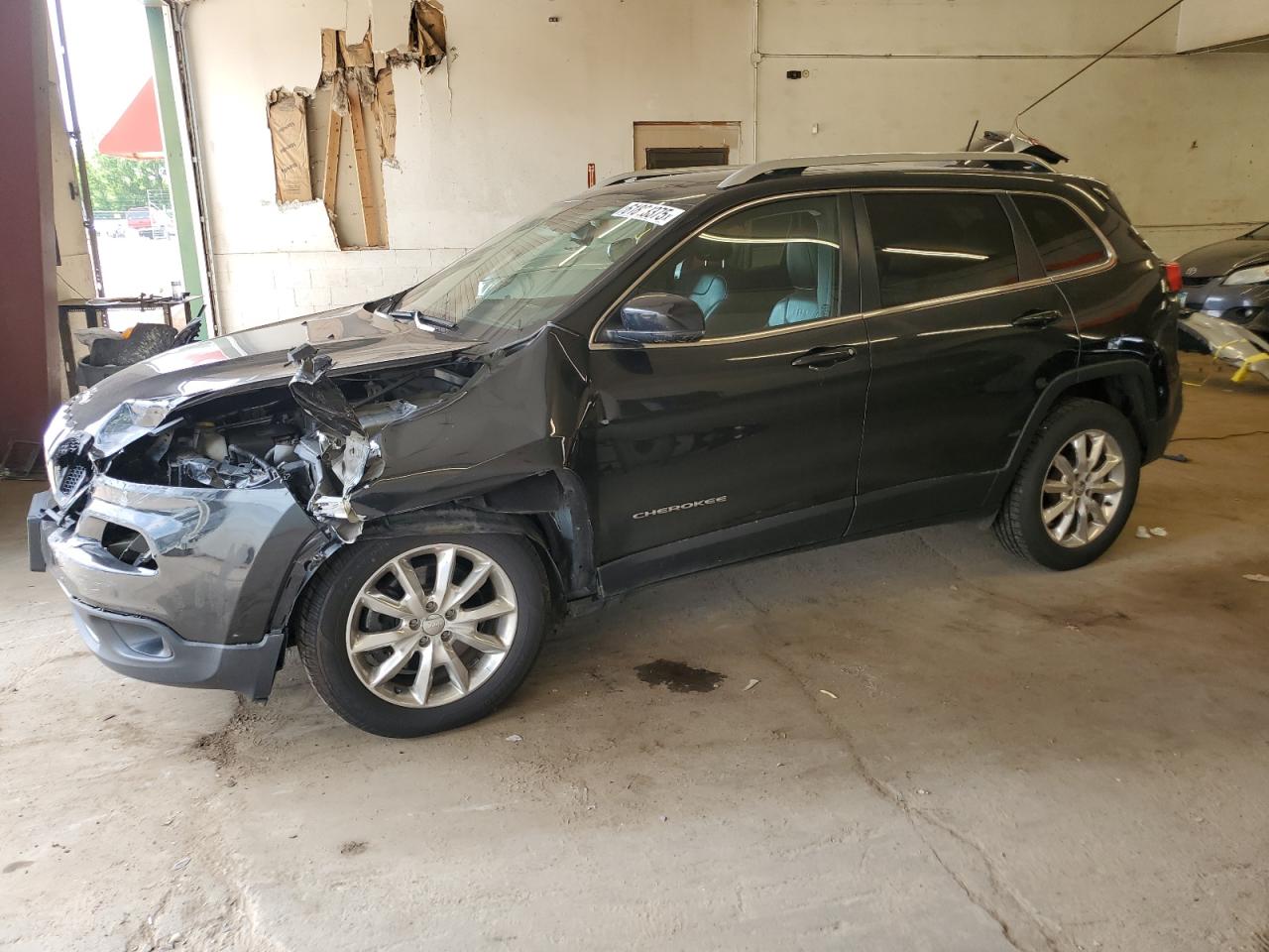2015 Jeep Cherokee Limited, VIN 1C4PJMDS4FW698553 — Перед