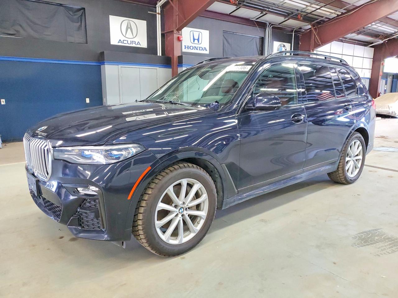 2019 BMW X7 xDrive50i, VIN 5UXCX4C54KLB39669 — Front end