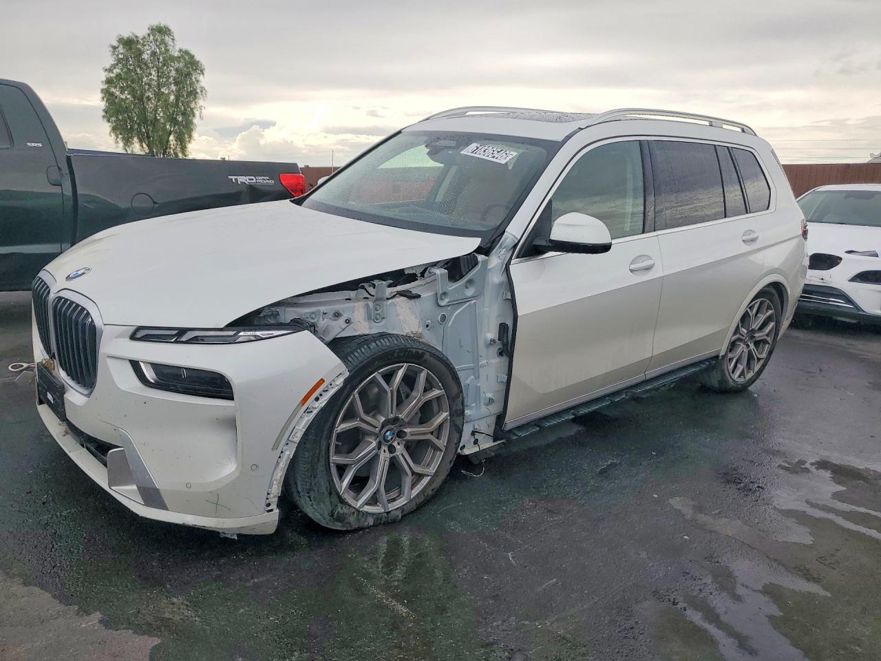 2027 BMW X7 xDrive40i, VIN 5UX23EM04V9428758 — Перед