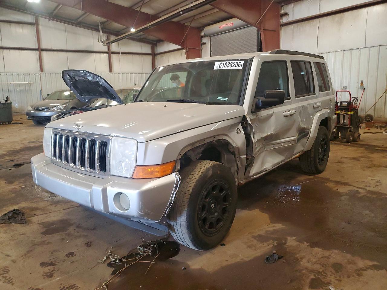 2008 Jeep Commander Sport, VIN 1J8HG48N68C172087 — Side