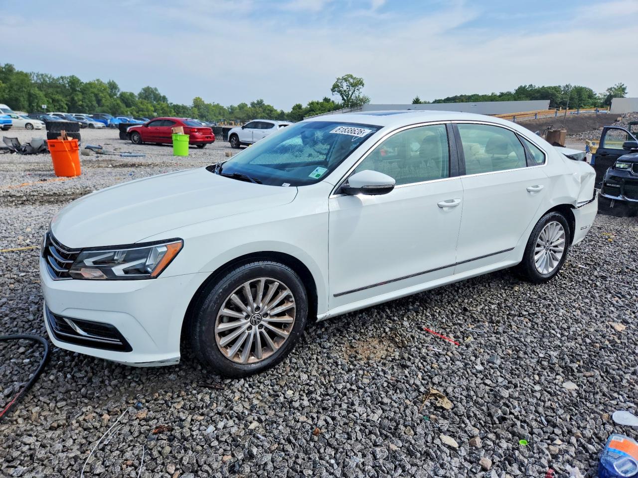 2017 Volkswagen Passat SE, VIN 1VWBT7A32HC040413 — Rear end