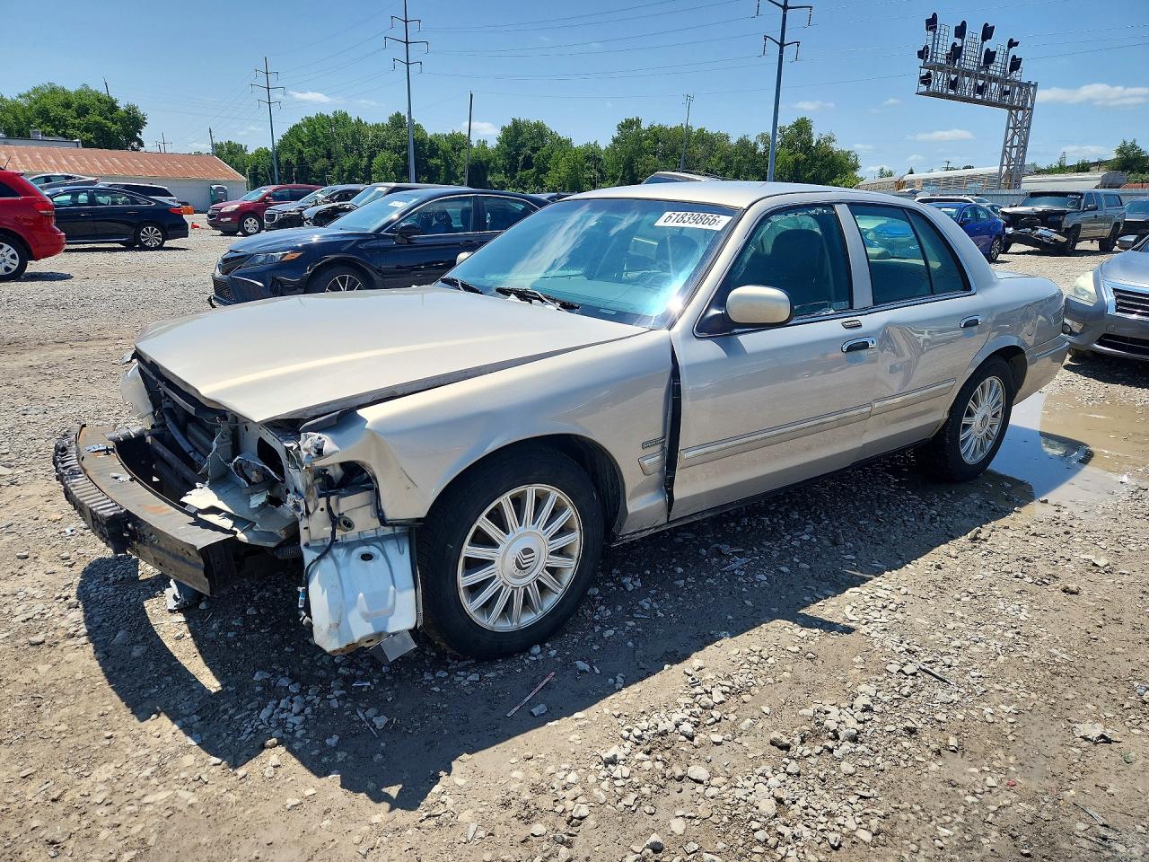 2010 Mercury Grand Marquis LS, VIN 2MEBM7FV7AX621701 — Front end