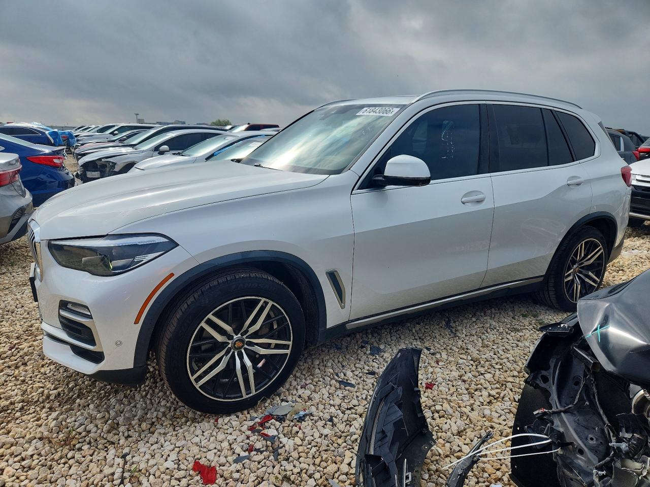 2019 BMW X5 xDrive40i, VIN 5UXCR6C5XKLL05633 — Мелкие вмятины и царапины