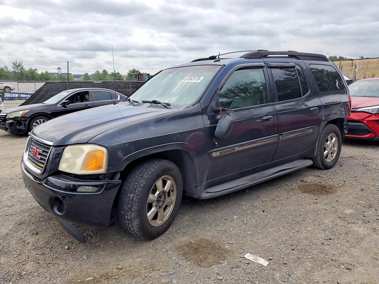 2004 GMC Envoy SLE, VIN 1GKET16SX46104630 — Rear end