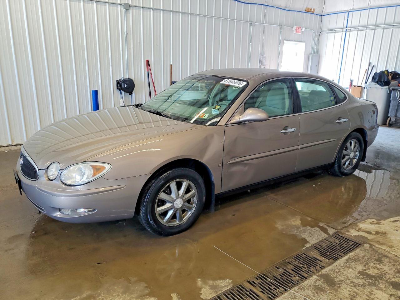 2007 Buick LaCrosse CX, VIN 2G4WC582371124147 — Перед