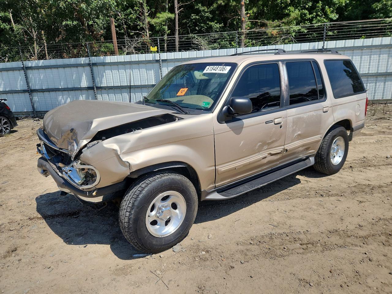 1998 Ford Explorer XL, VIN 1FMZU32E1WZA87770 — Перед