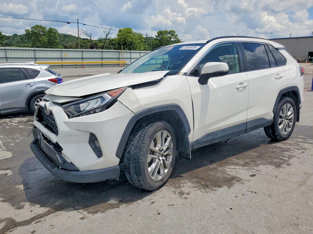 2019 Toyota RAV4 XLE Premium, VIN JTMC1RFV1KD021498 — Rear end