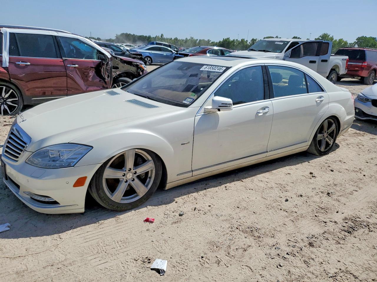 2012 Mercedes-Benz S 550, VIN WDDNG7DB7CA468737 — Minor dents and scratches
