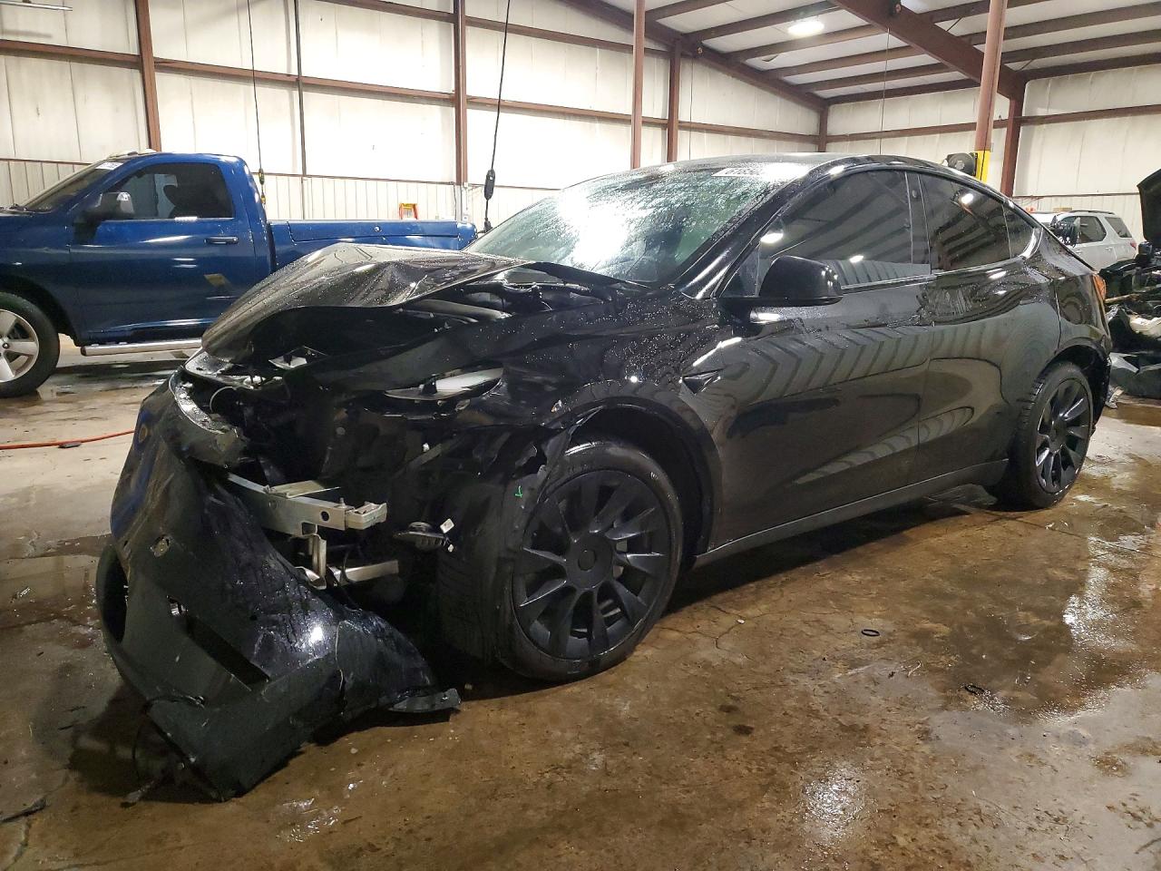 2021 Tesla Model Y Long Range, VIN 5YJYGDEE6MF080101 — Front end