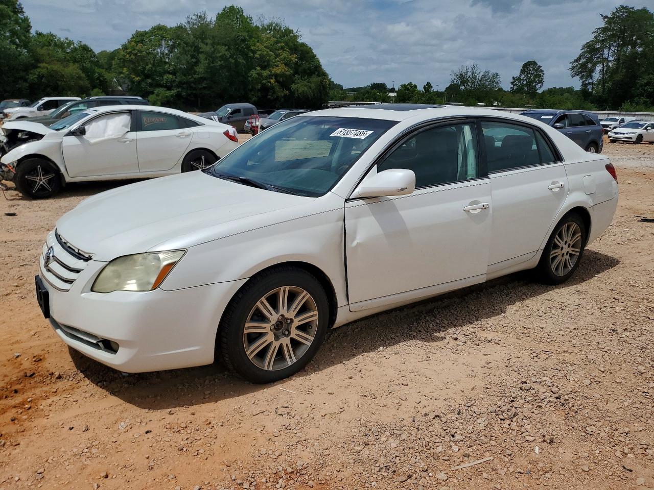 2006 Toyota Avalon Limited, VIN 4T1BK36B26U081710 — Side