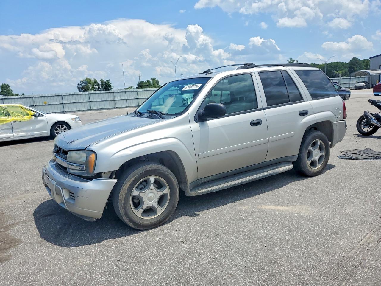2007 Chevrolet TrailBlazer LT, VIN 1GNDT13S172164195 — Front end