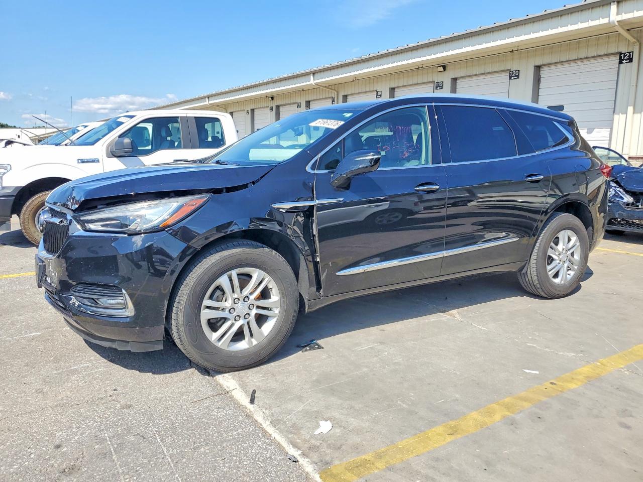 2018 Buick Enclave Essence, VIN 5GAERBKW1JJ171197 — Перед