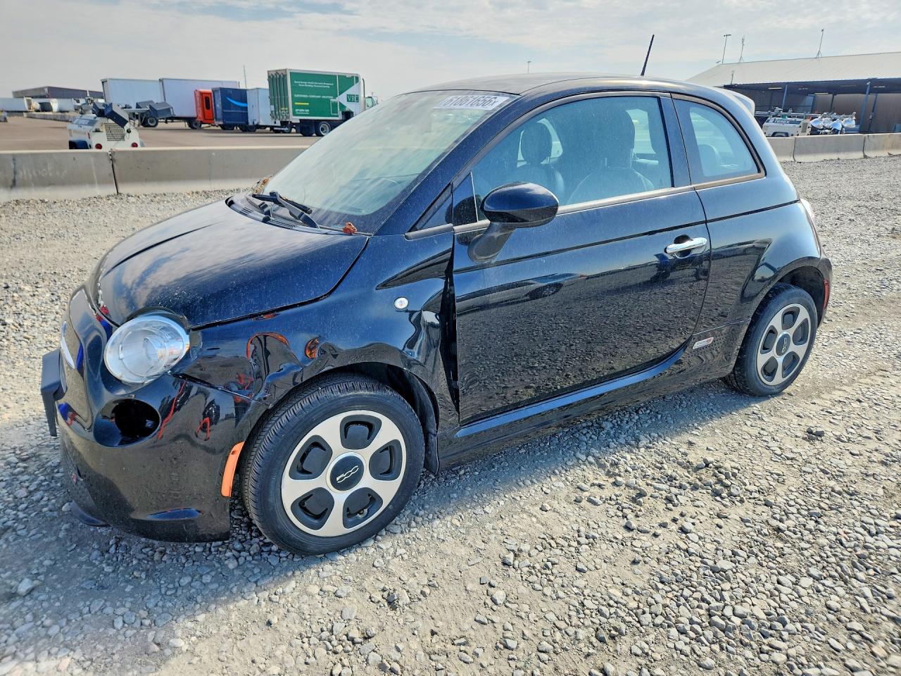 2016 FIAT 500e, VIN 3C3CFFGE4GT209811 — Перед