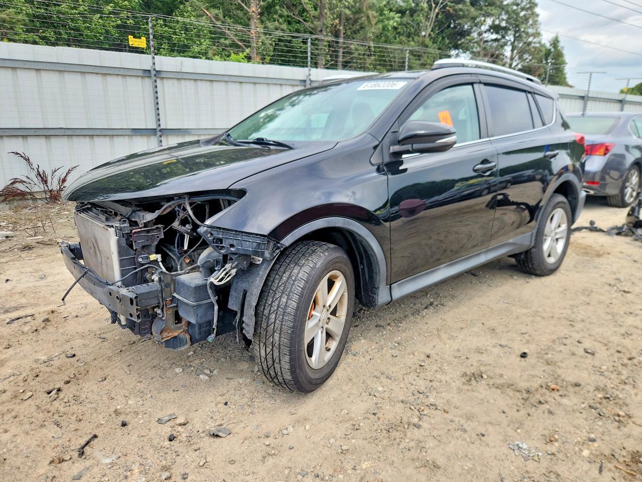 2013 Toyota RAV4 XLE, VIN 2T3RFREV7DW041936 — Front end