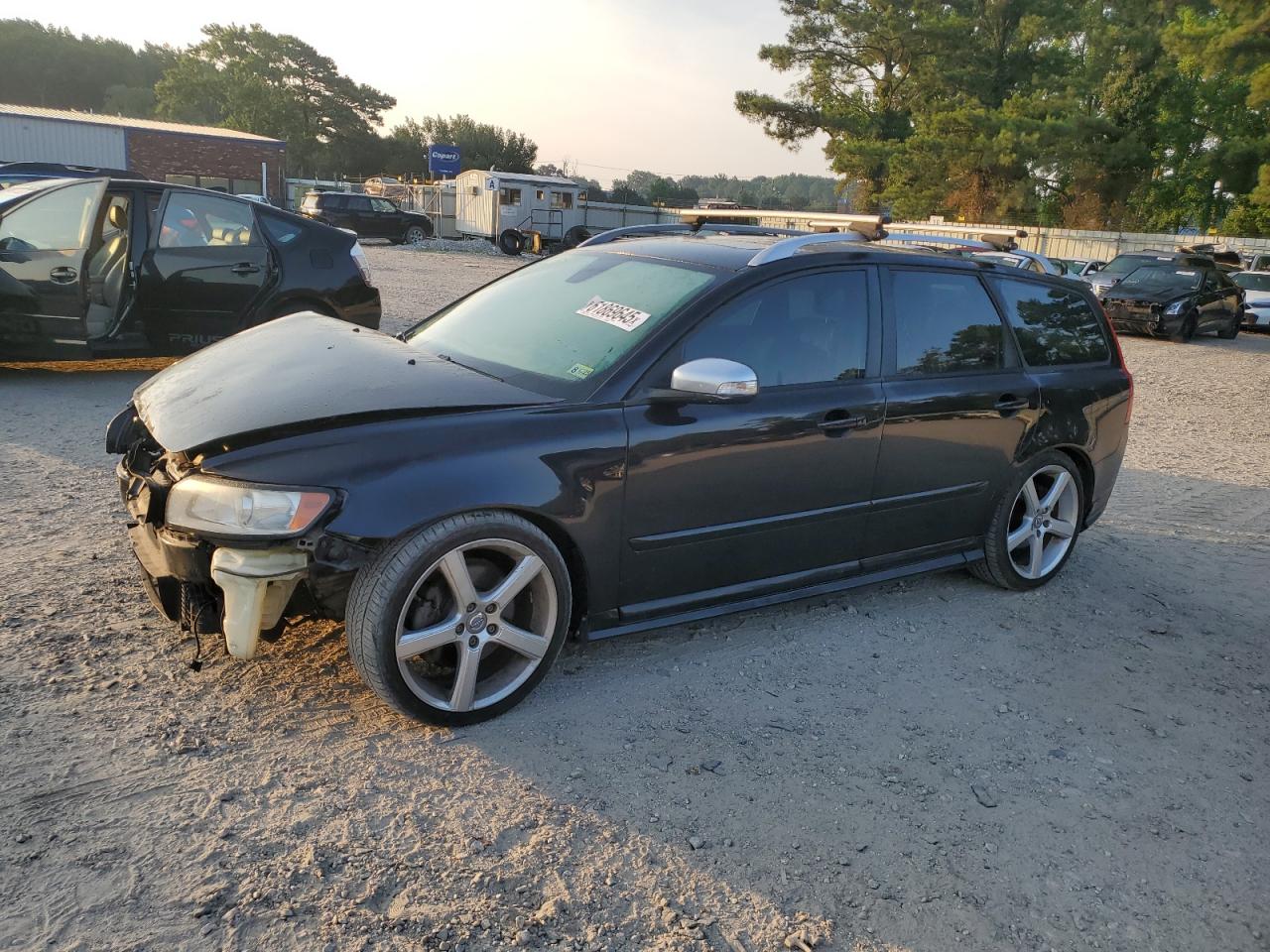2011 Volvo V50, VIN YV1672MWXB2605080 — Front end