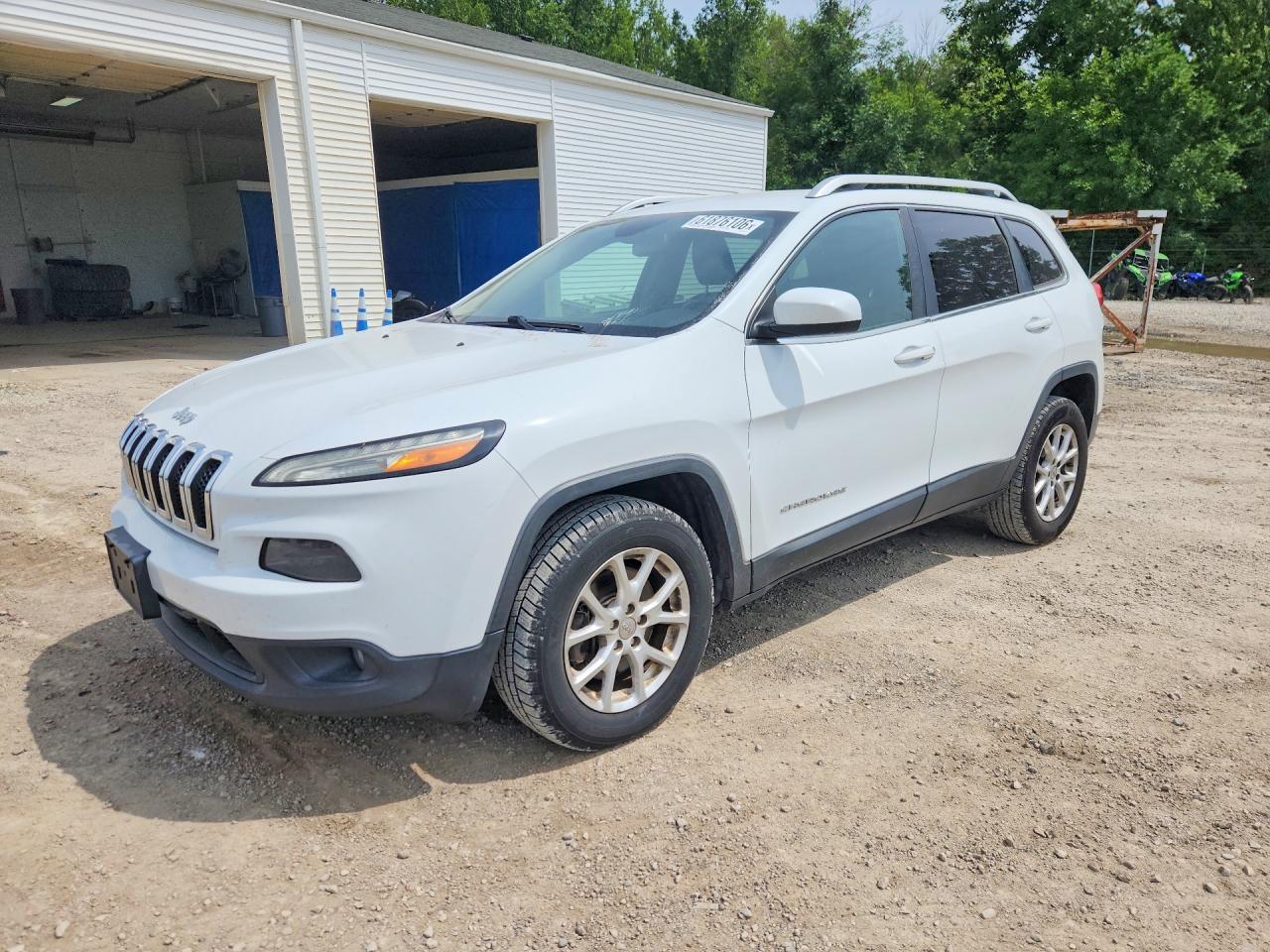 2014 Jeep Cherokee Latitude, VIN 1C4PJMCS9EW121274 — Мелкие вмятины и царапины