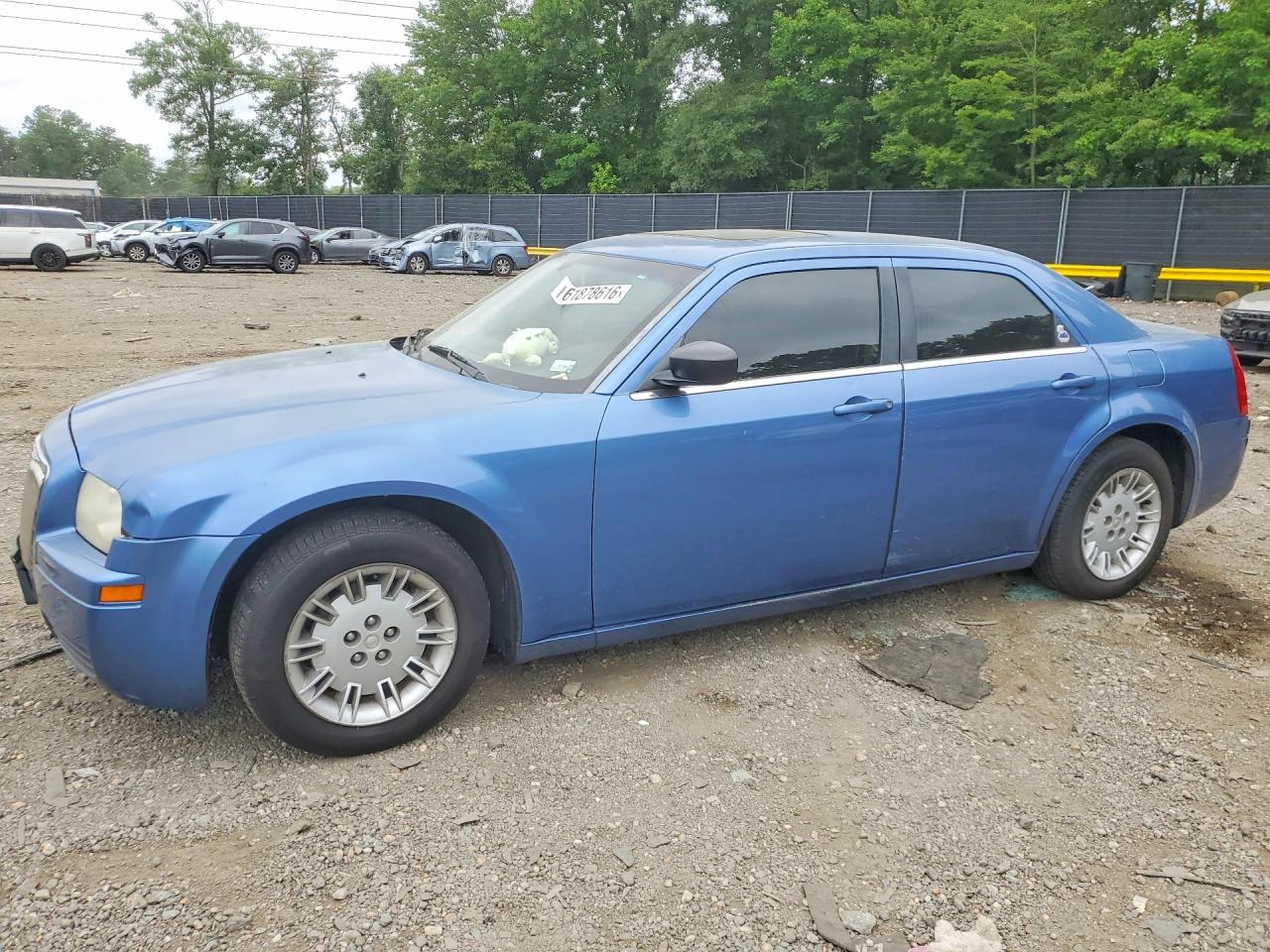 2007 Chrysler 300, VIN 2C3KA43R87H774062 — Бок