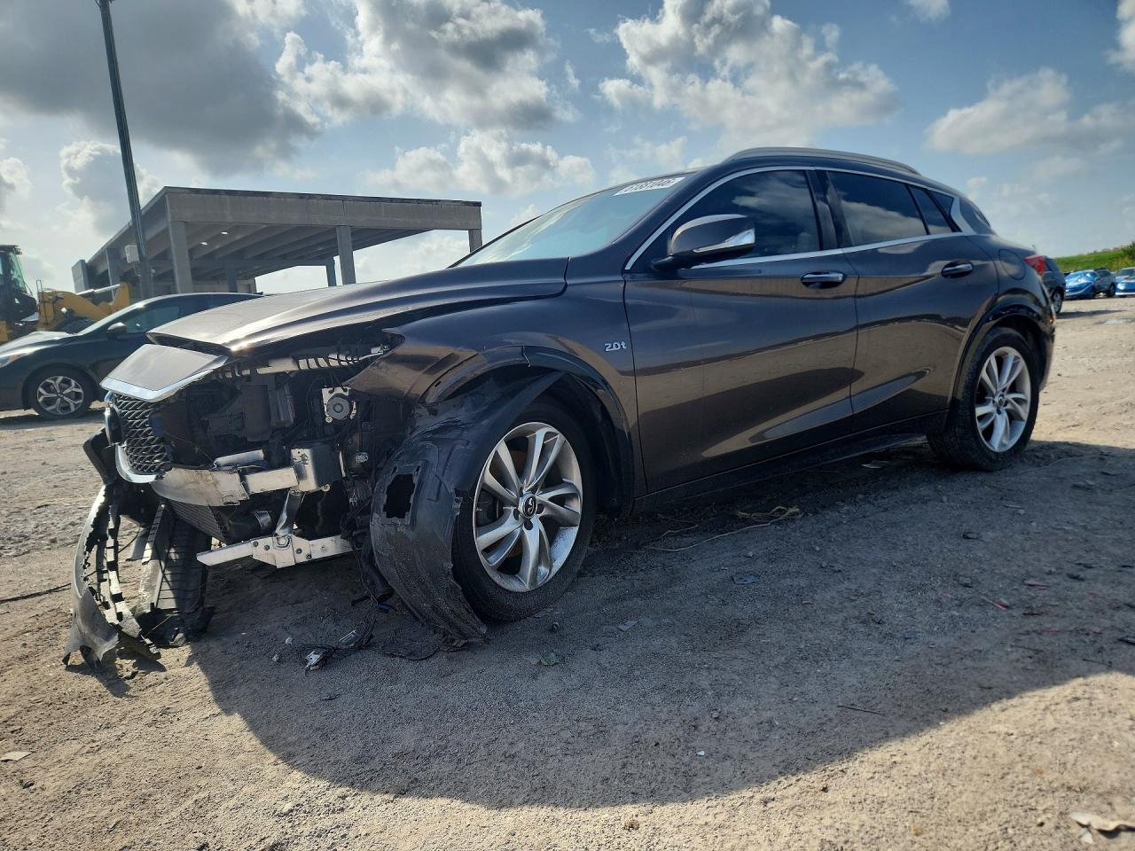 2019 Infiniti QX30 Luxe, VIN SJKCH5CP8KA009793 — Front end