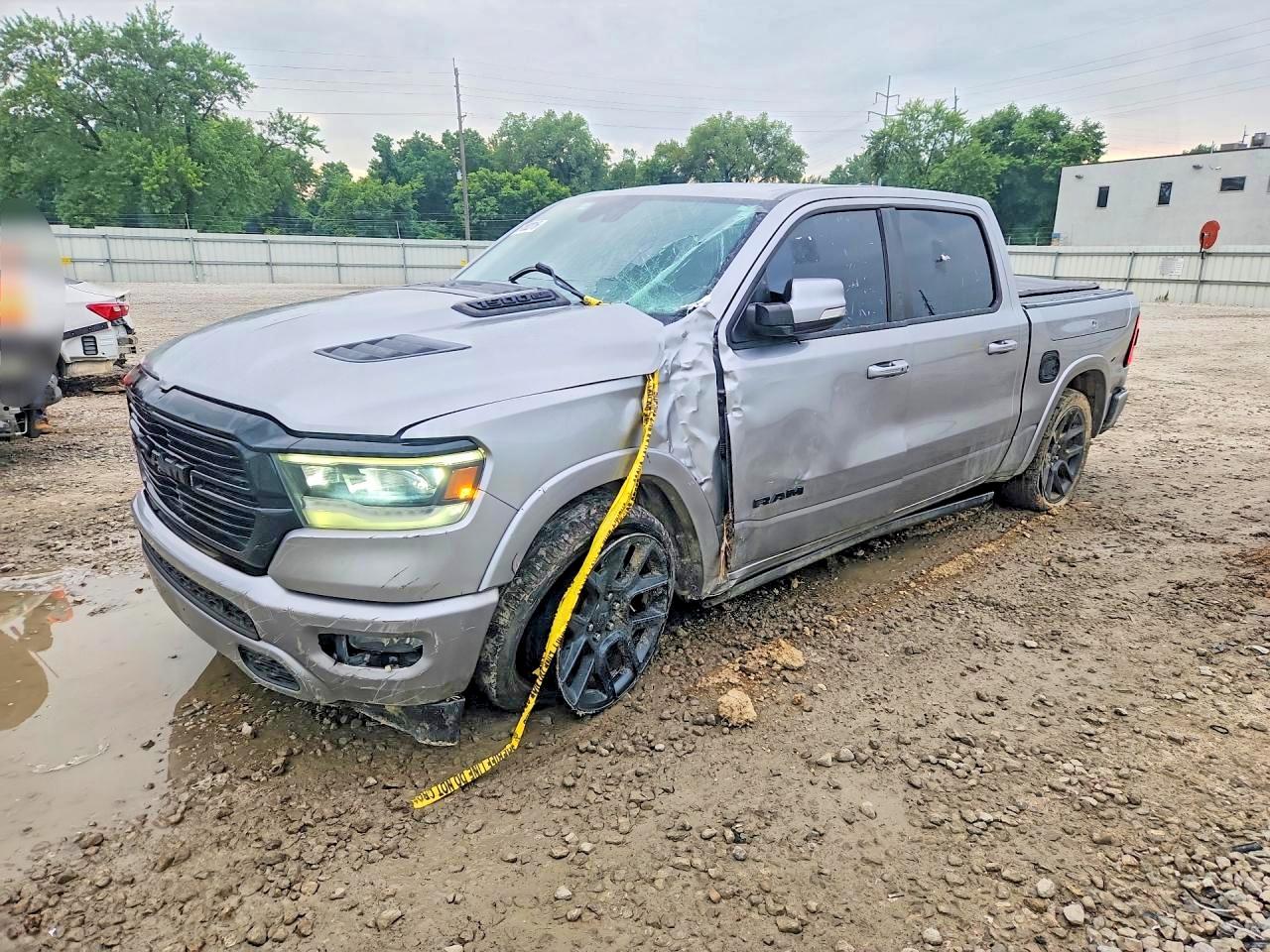 2020 Ram 1500 Laramie, VIN 1C6RREJT1LN372447 — Front end