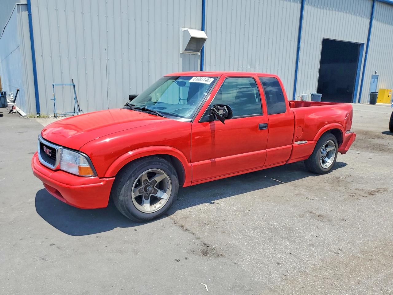 2002 GMC Sonoma SLS, VIN 1GTCS19W628250075 — Rear end
