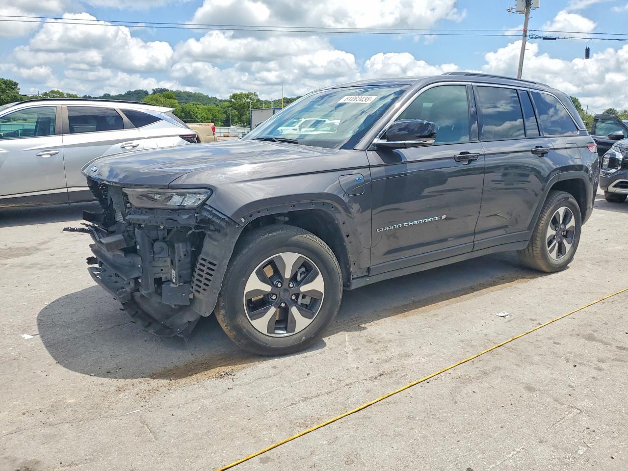 2024 Jeep Grand Cherokee, VIN 1C4RJYB65RC120733 — Front end