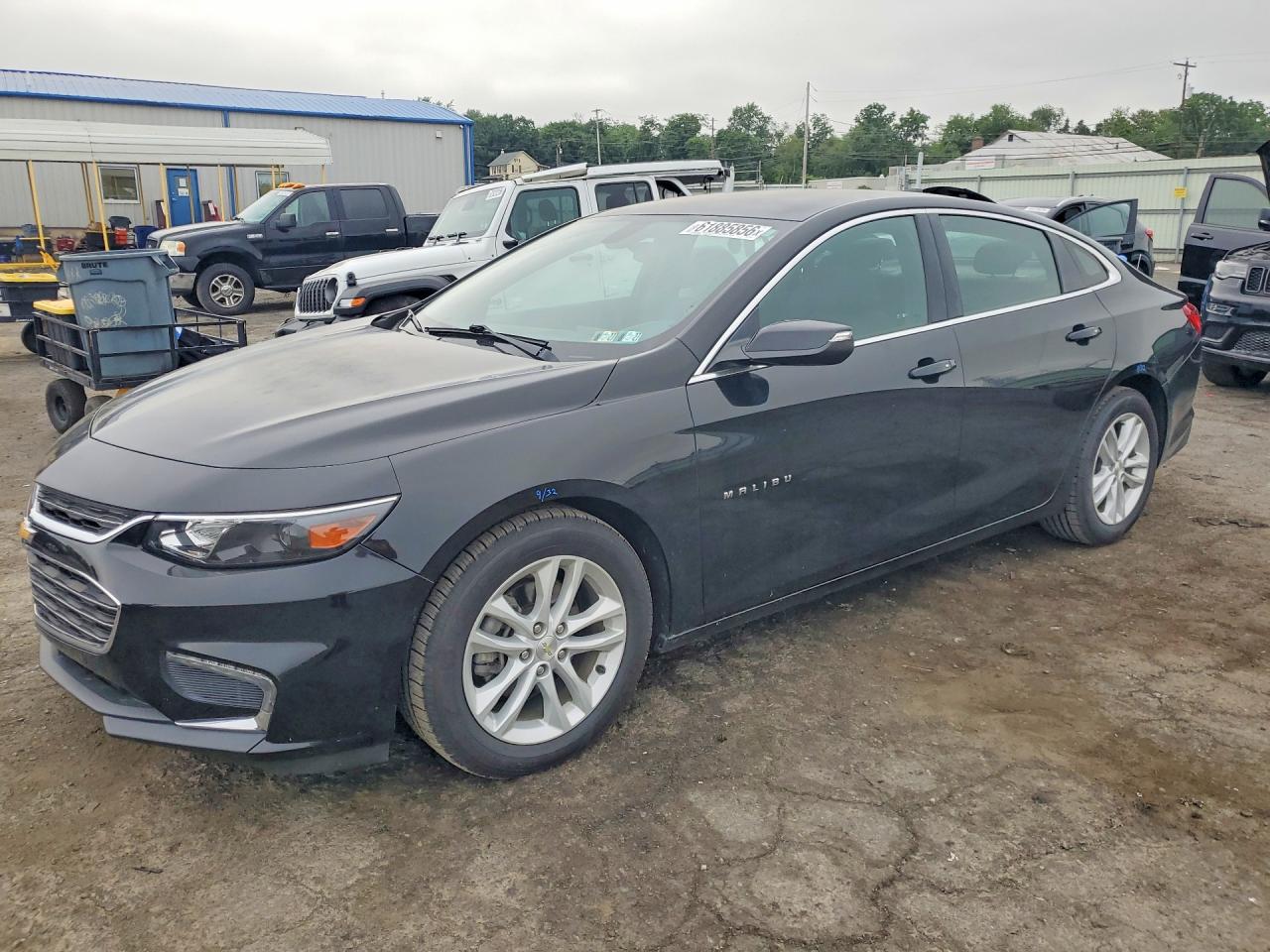 2018 Chevrolet Malibu LT, VIN 1G1ZD5ST2JF115576 — Side