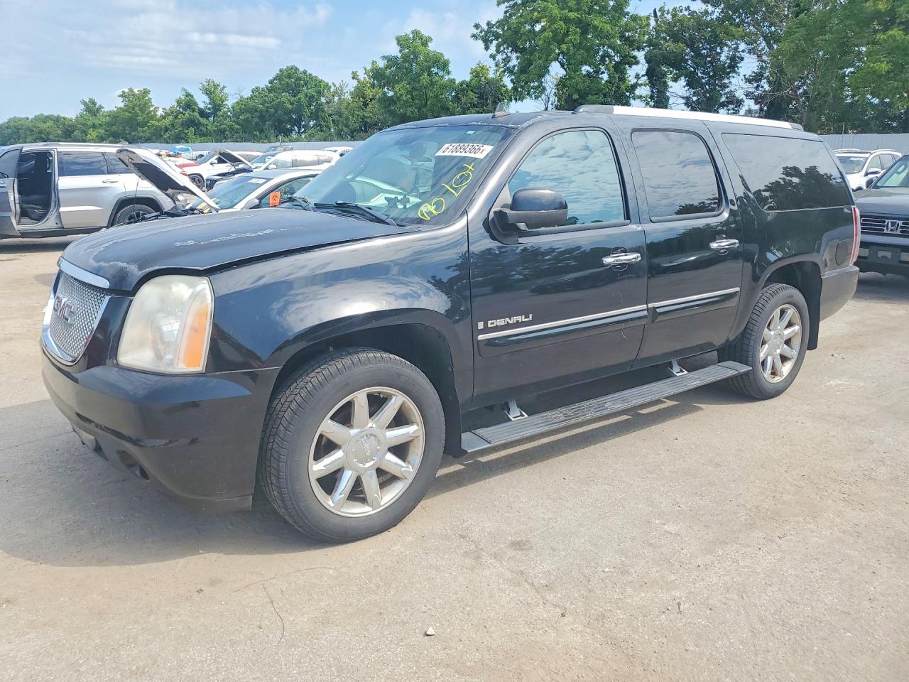 2007 GMC Yukon XL, VIN 1GKFK66877J383710 — Normal wear