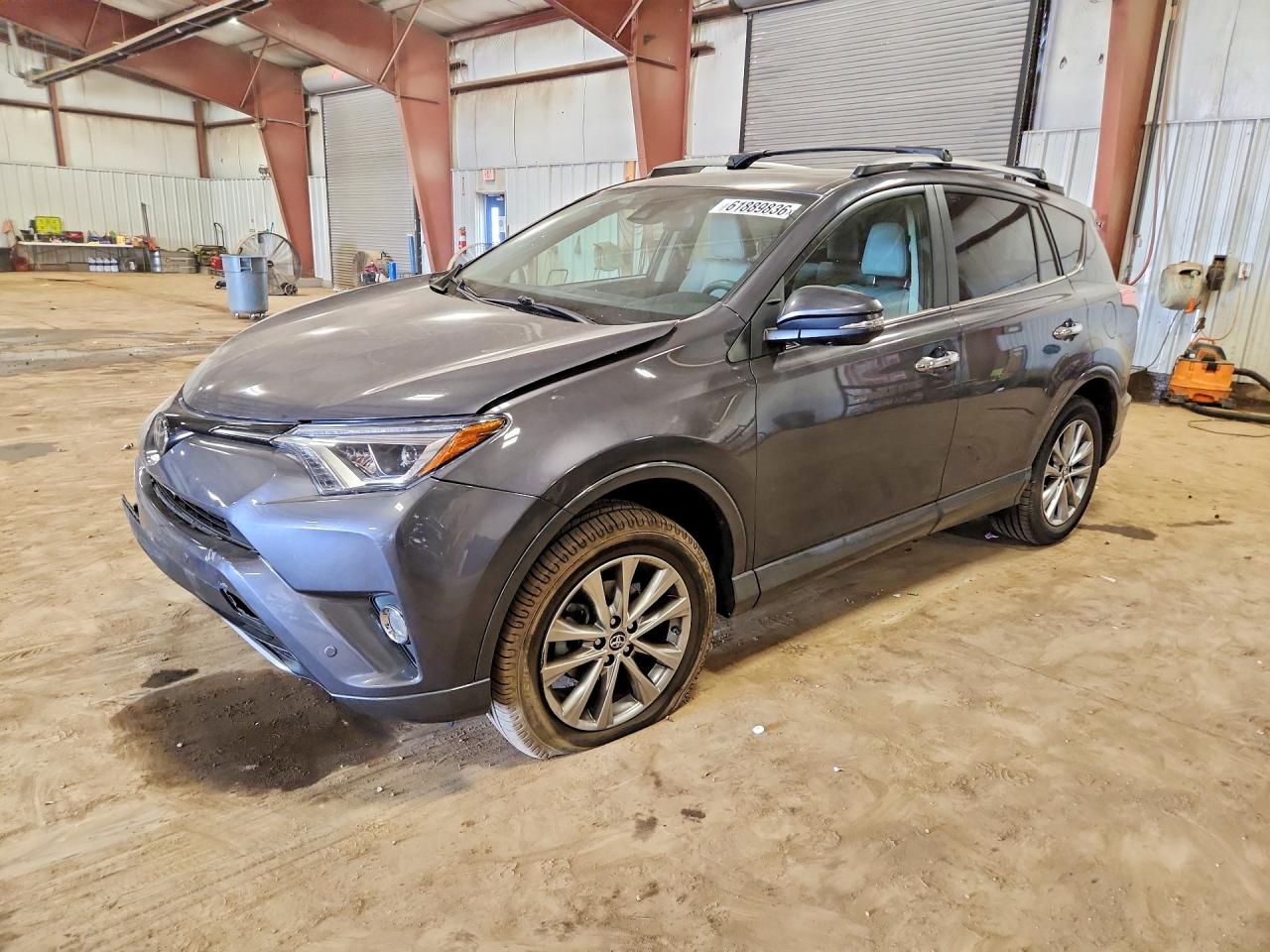 2017 Toyota RAV4 Platinum, VIN 2T3DFREV2HW549702 — Front end