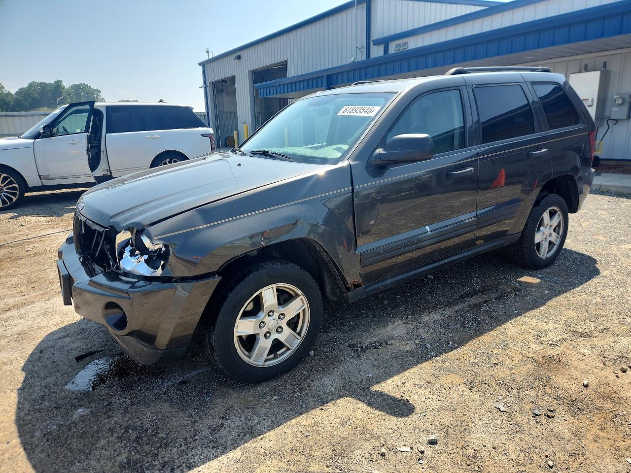 2006 Jeep Grand Cherokee Laredo, VIN 1J4GR48K16C240659 — Front end