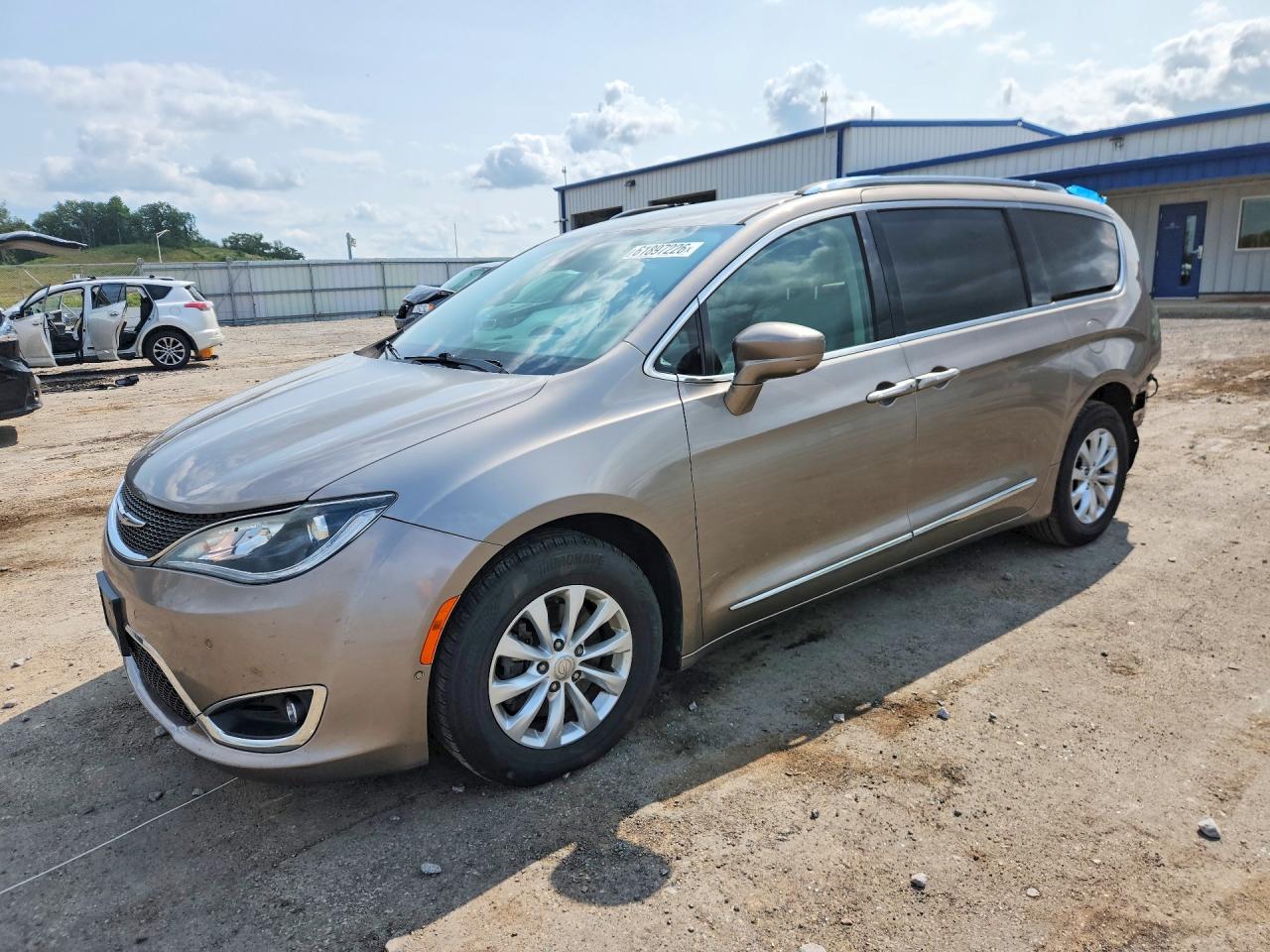 2018 Chrysler Pacifica Touring L, VIN 2C4RC1BG6JR197729 — Rear end