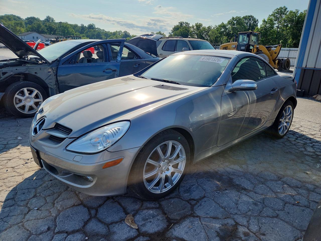 2006 Mercedes-Benz SLK 350, VIN WDBWK56F16F086677 — Front end