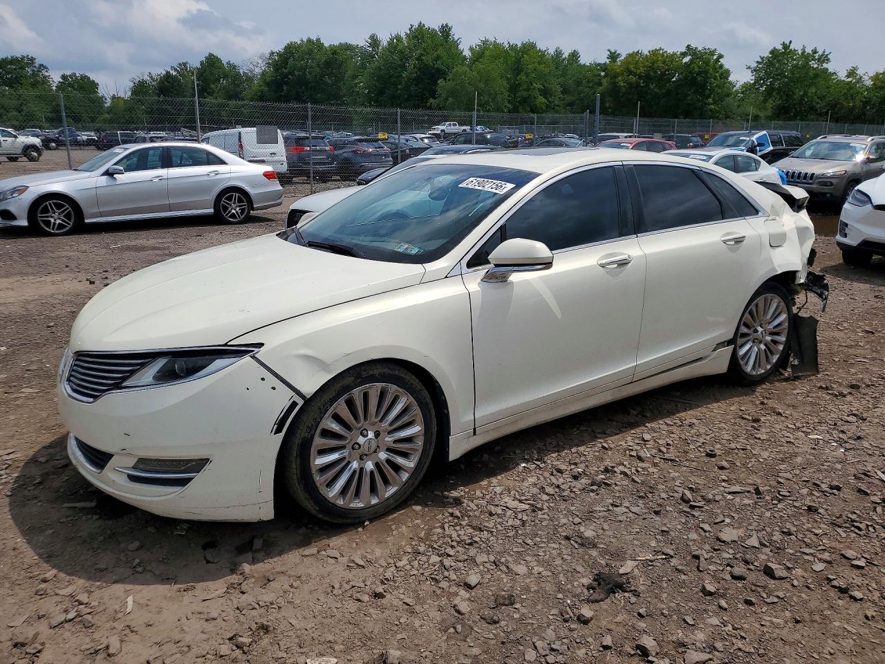 2013 Lincoln MKZ, VIN 3LN6L2G93DR806305 — Rear end