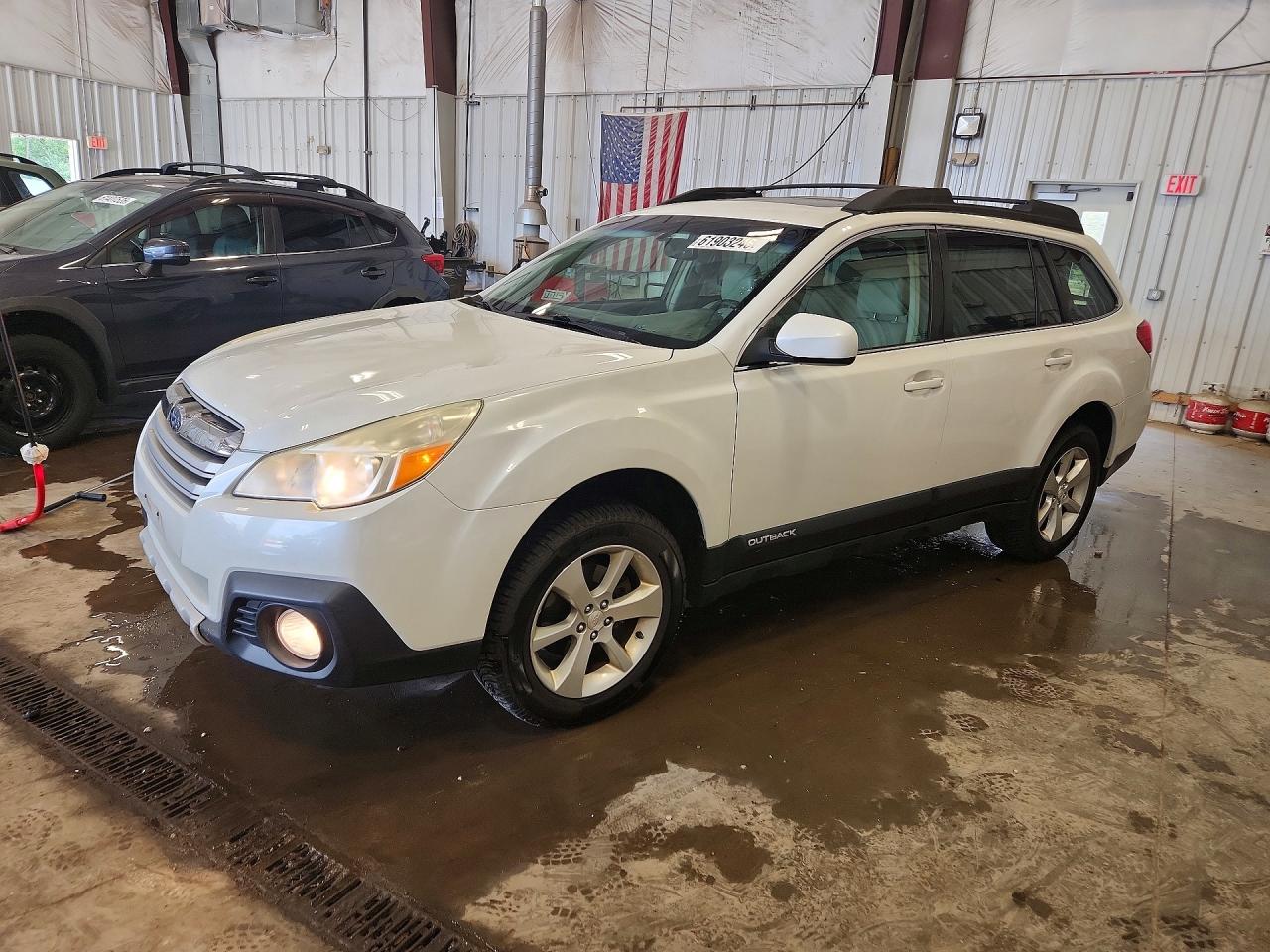 2013 Subaru Outback Limited, VIN 4S4BRCKC5D3232164 — Фото с аукциона 1 of 13