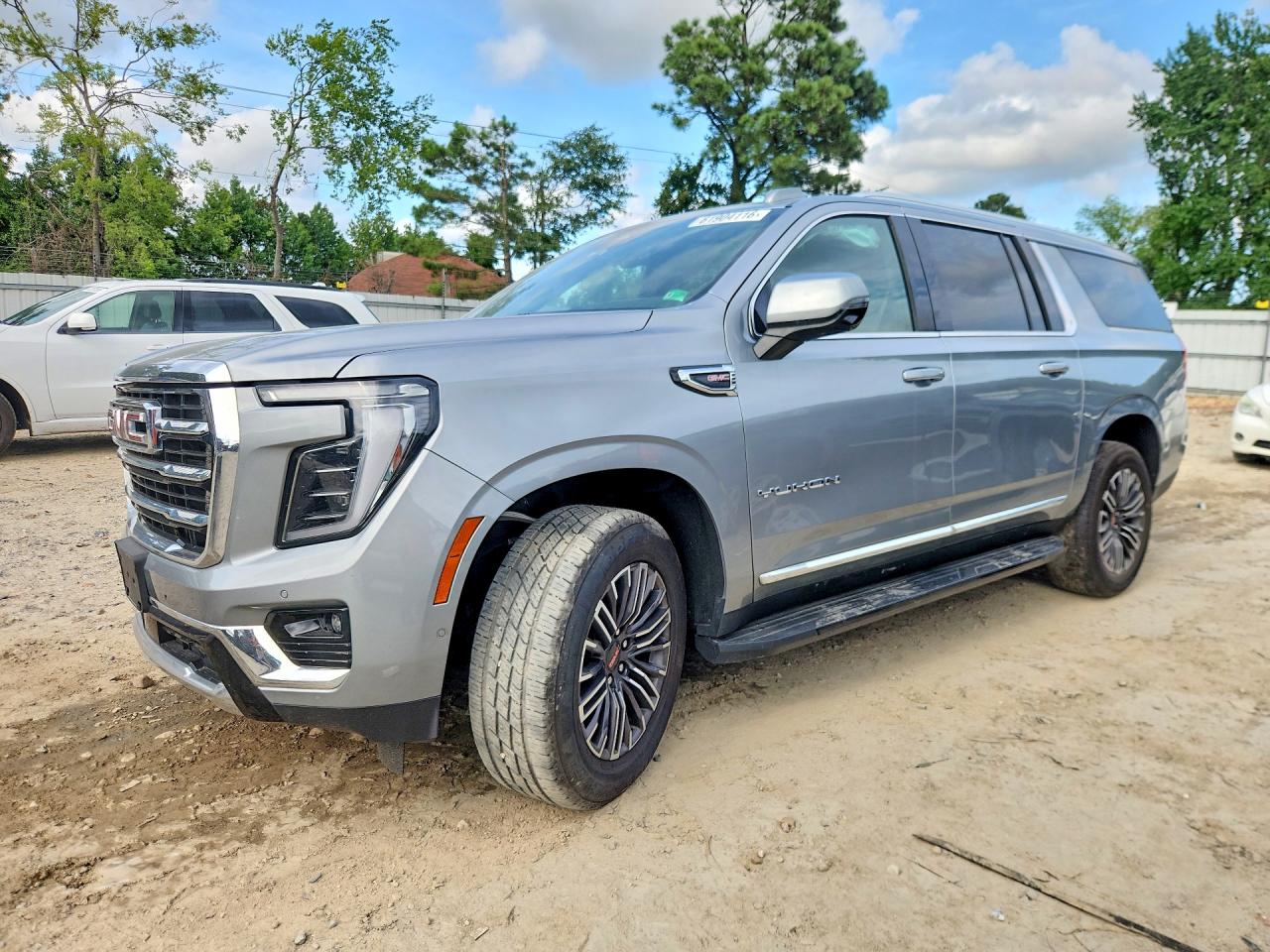 2025 GMC Yukon XL Elevation, VIN 1GKS2GRD8SR255306 — Перед