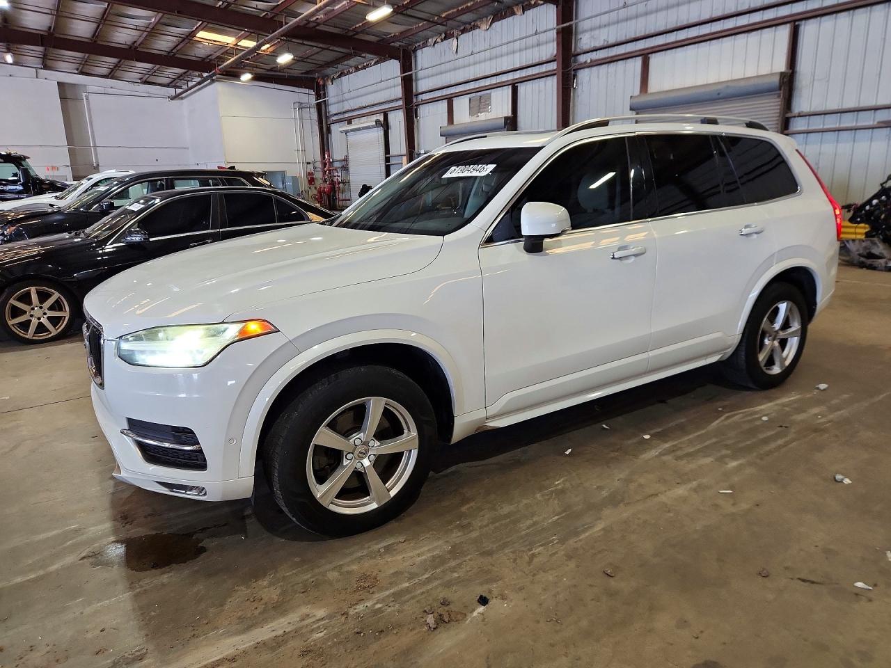 2017 Volvo XC90 Momentum, VIN YV4102KK5H1105585 — Мелкие вмятины и царапины