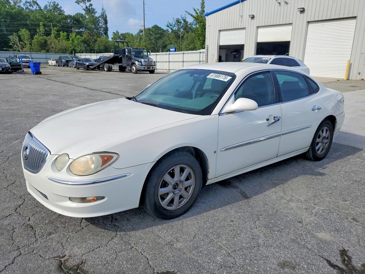 2008 Buick LaCrosse CXL, VIN 2G4WD582581140395 — Бок