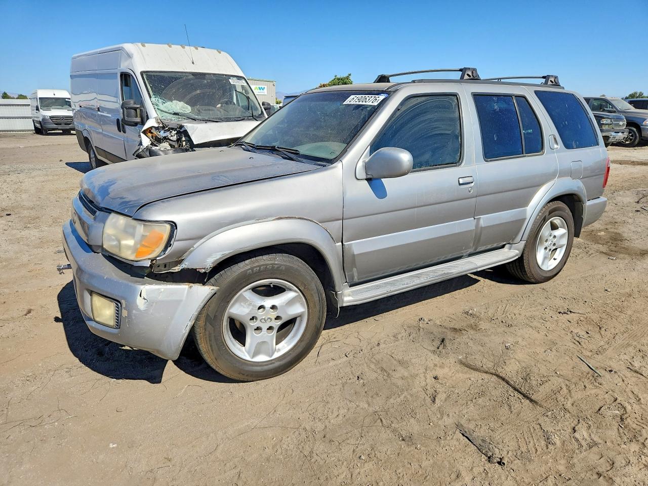 2001 Infiniti QX4 Luxury, VIN JNRDR09X61W202332 — Minor dents and scratches