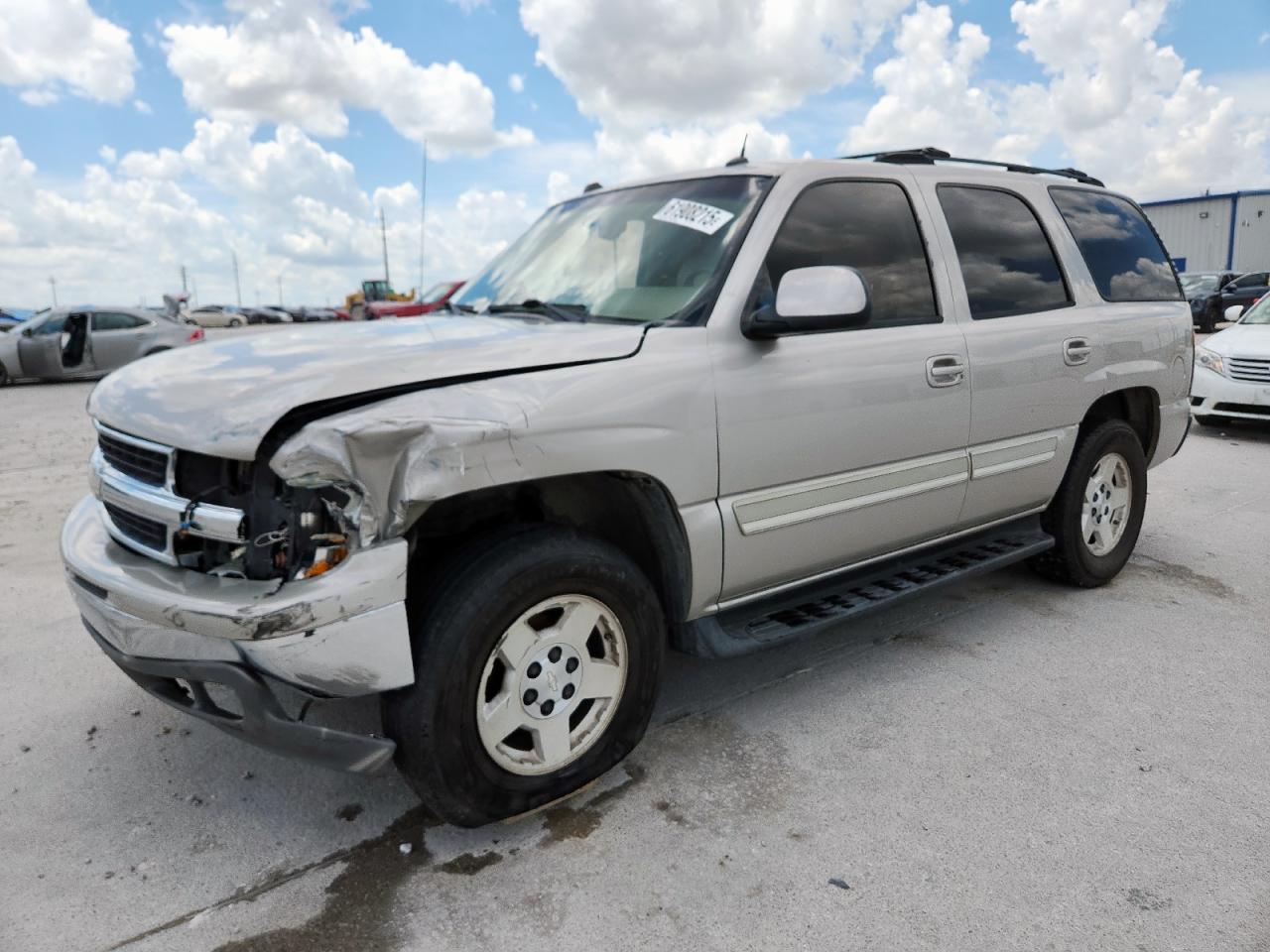 2004 Chevrolet Tahoe LT, VIN 1GNEC13Z54R208834 — Front end
