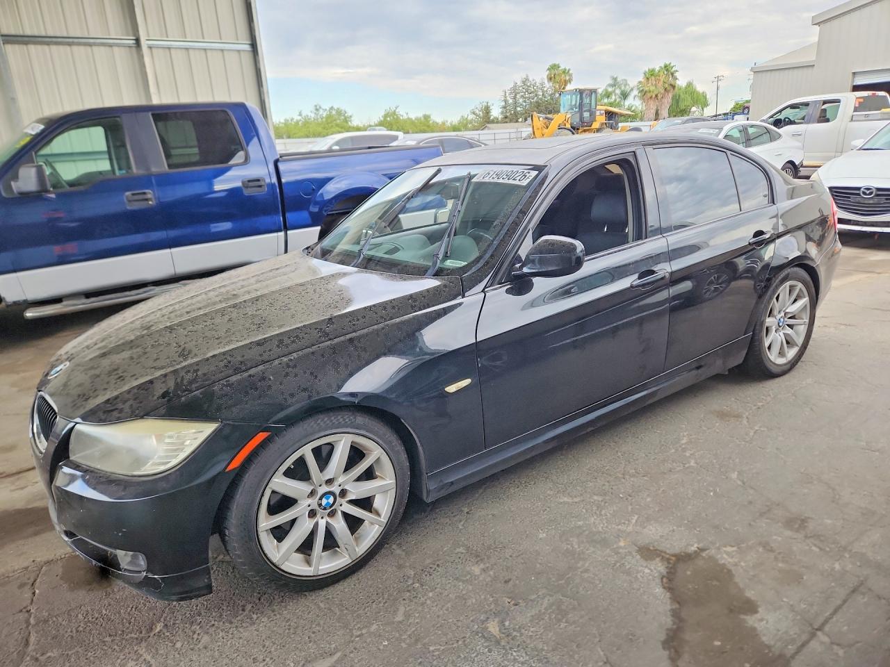 2011 BMW 3 Series 328i, VIN WBAPH5G58BNM78269 — Side