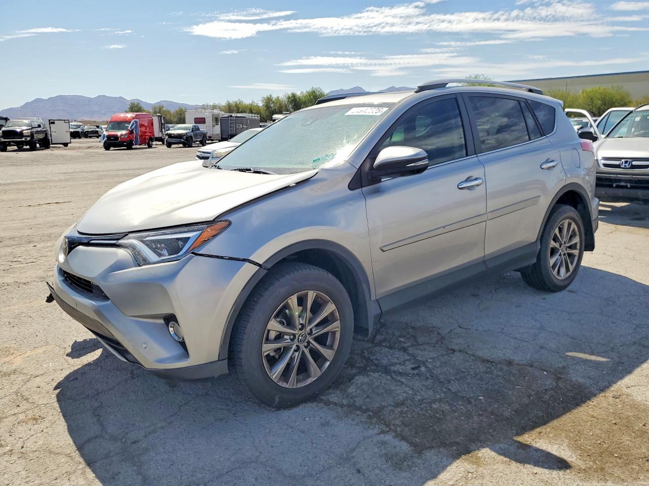 2017 Toyota RAV4 Platinum, VIN 2T3YFREV8HW322600 — Перед