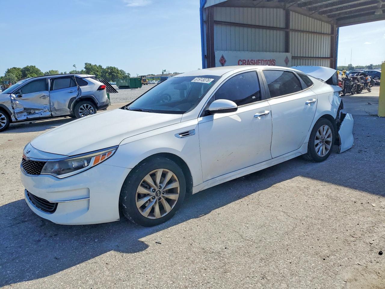 2018 Kia Optima LX, VIN 5XXGT4L39JG251439 — Зад