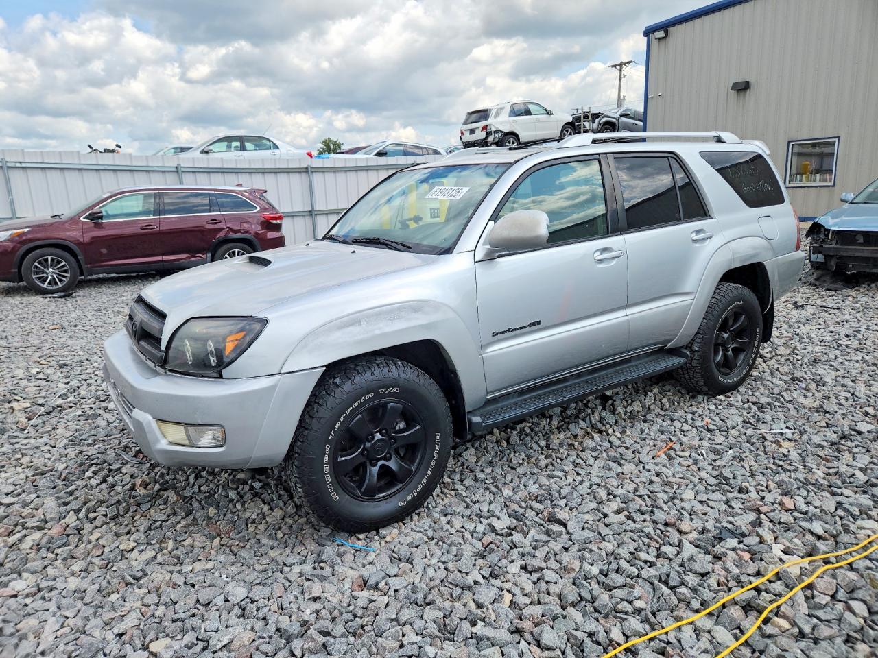 2003 Toyota 4Runner SR5, VIN JTEBU14R230015885 — Перед