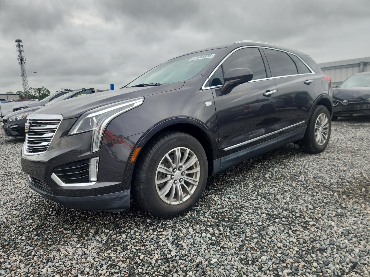 2017 Cadillac XT5 Luxury FWD, VIN 1GYKNBRS0HZ132557 — Мелкие вмятины и царапины