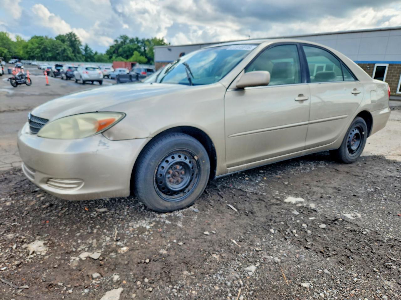 2004 Toyota Camry LE, VIN 4T1BE32KX4U867720 — Side